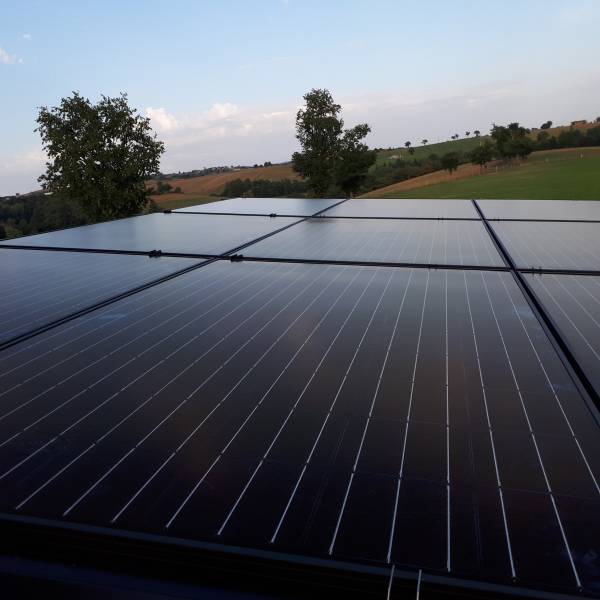 Maximisez l'Énergie Solaire et le Confort de votre Maison avec les Pergolas à Panneaux Photovoltaïques