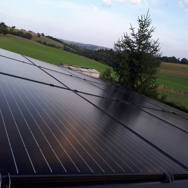 Maximisez l'Énergie Solaire et le Confort de votre Maison avec les Pergolas à Panneaux Photovoltaïques