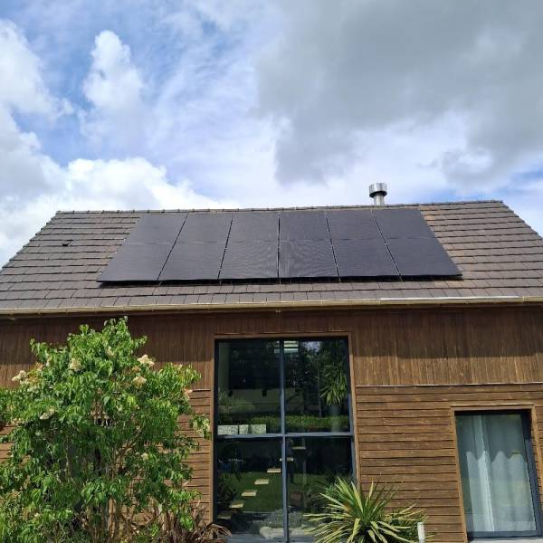 Votre centrale solaire à Auzebosc – 12 modules DMEGC 500 W & micro-onduleurs Hoymiles 2