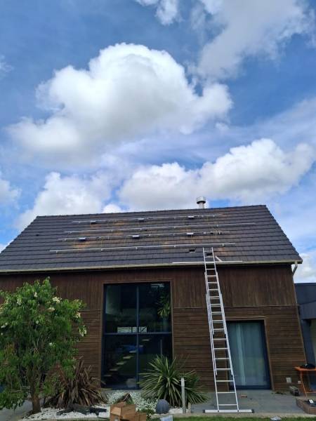 Votre centrale solaire à Auzebosc – 12 modules DMEGC 500 W & micro-onduleurs Hoymiles 2