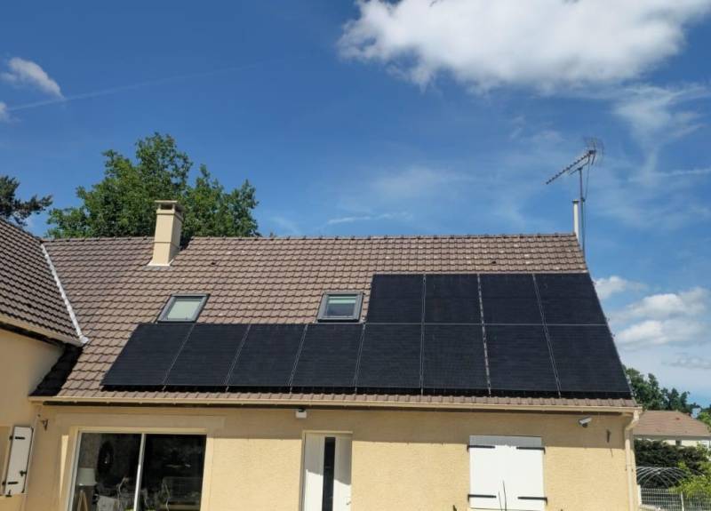 Faire installer des panneaux solaires sur son toit dans le 77