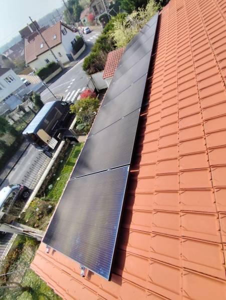 Installation solaire à Brunoy (91800) – 4 modules AMERISOLAR 400 W & micro-onduleur Hoymiles HM-1500 Quatro