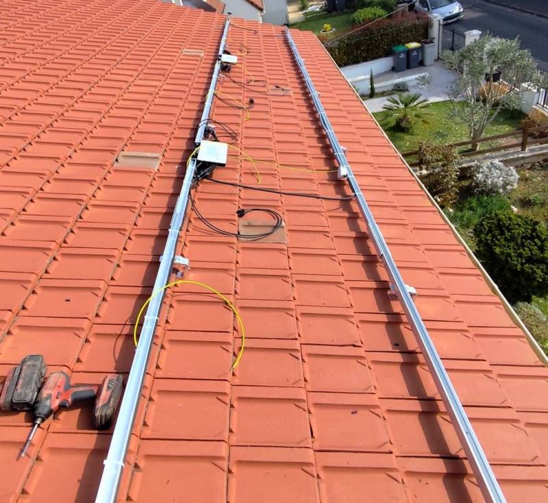 Installation solaire à Brunoy (91800) – 4 modules AMERISOLAR 400 W & micro-onduleur Hoymiles HM-1500 Quatro