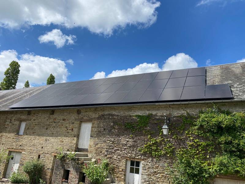 Centrale Photovoltaïque avec panneaux Thomson Fullblack à Mathieu