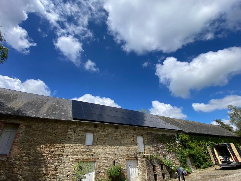 Centrale Photovoltaïque avec panneaux Thomson Fullblack à Mathieu