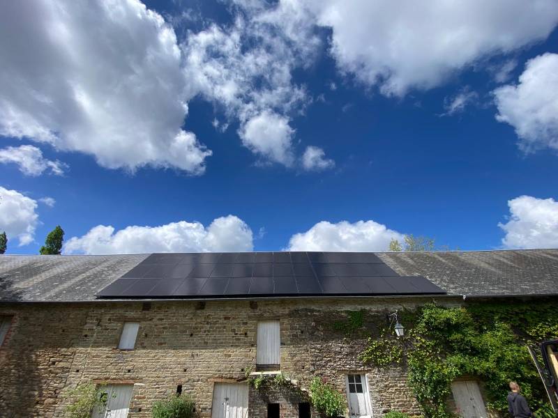 Centrale Photovoltaïque avec panneaux Thomson Fullblack à Mathieu