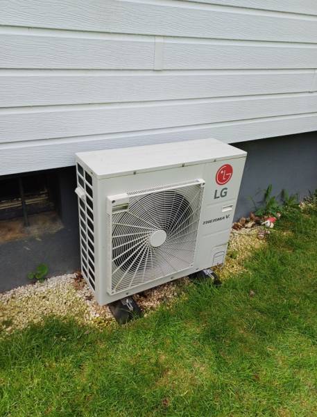 Installation de Pompe à Chaleur Air-Eau LG Therma V à Rennes : Confort et Économies d'Énergie avec Thermostat Watts et Ballon thermodynamique Thaleos