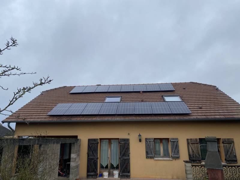 Service de pose de panneaux photovoltaïques Thaleos avec micro onduleurs Hoymiles à Beauvais en Seine-Maritime