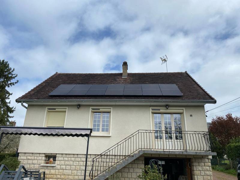Optimisez Votre Consommation d'Énergie avec l'Installation de Panneaux Photovoltaïques La Francilienne équipés de Micro-Onduleurs Hoymiles à Nevers