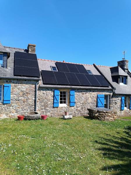 Installation de 12 panneaux photovoltaïques Thomson à Landerneau