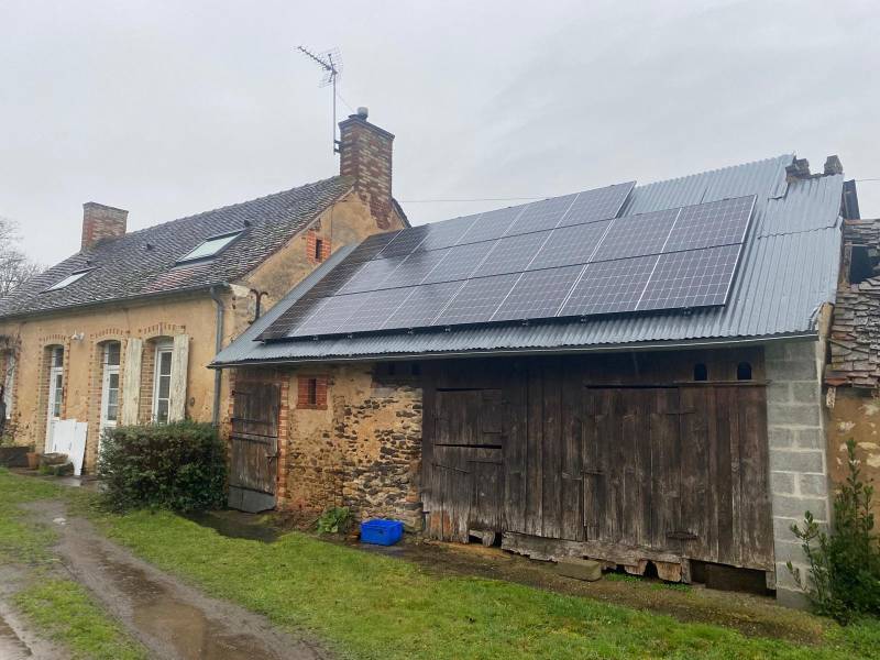 Installation récente de 11 panneaux photovoltaïques à Rouillon dans la Sarthe