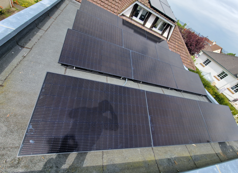 Récente installation de panneaux photovoltaïques Thomson à Elbeuf