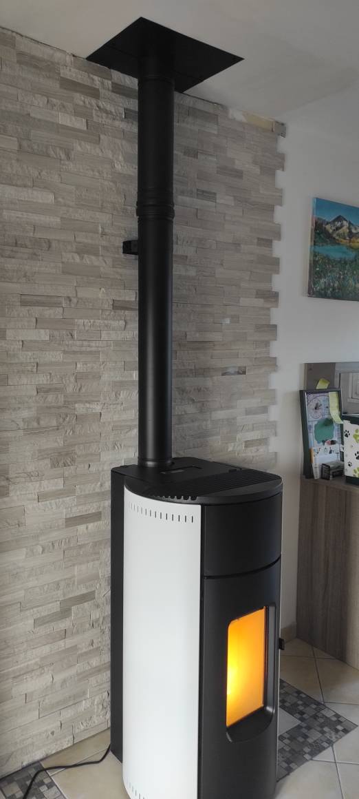 Poêle à granulés KUNAL AIR 6 XUP Amiens dans la Somme : Confort Thermique Moderne et Performant | Design Élégant, Wi-Fi Intégré | Écologique et Économique - Découvrez nos Offres!