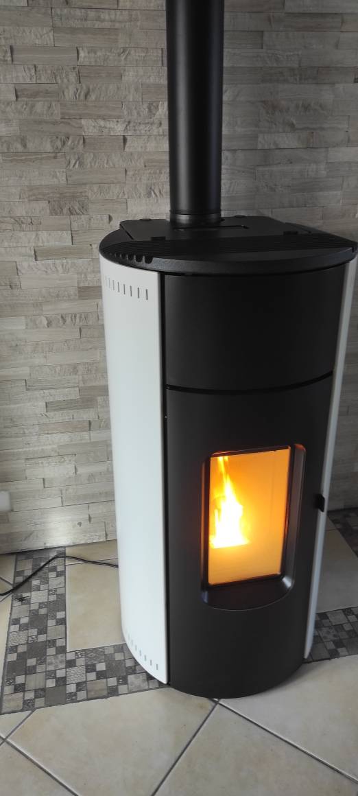 Poêle à granulés KUNAL AIR 6 XUP Amiens dans la Somme : Confort Thermique Moderne et Performant | Design Élégant, Wi-Fi Intégré | Écologique et Économique - Découvrez nos Offres!