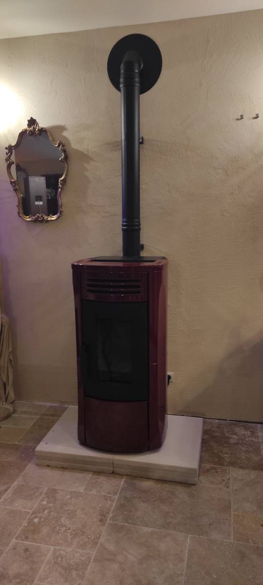 Service de pose de poêle à granulés Nordica en Ile de France.