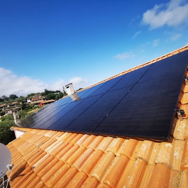 Transformez votre toit en source d’énergie verte avec notre installation de panneaux photovoltaïque La Francilienne à Beauvais dans l’Oise