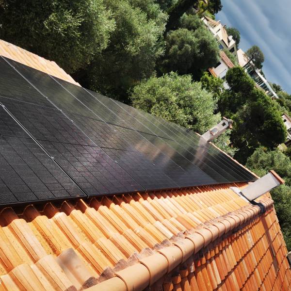 Transformez votre toit en source d’énergie verte avec notre installation de panneaux photovoltaïque La Francilienne à Beauvais dans l’Oise