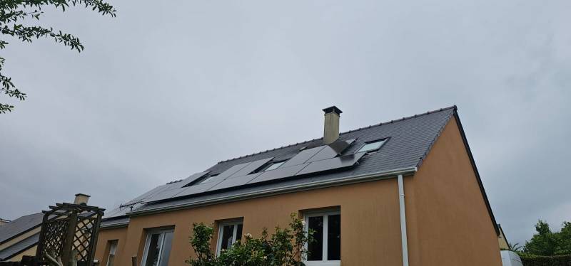 Autonomie énergétique à Beauvais grâce à l'installation de panneaux photovoltaïques Thomson 375W avec Enphase IQ8+ : Expertise complète pour votre transition écologique!