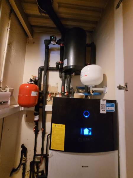 Récente pose d’une pompe à chaleur air eau duo Daikin à Asnières sur Seine