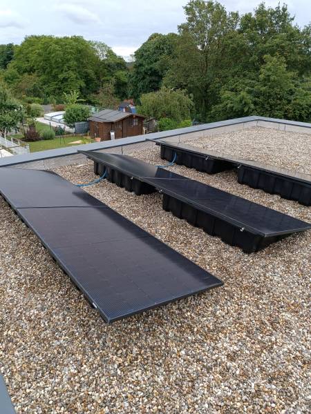 Panneaux photovoltaïques DMEG avec micro onduleur Hoymiles à Beauvais dans l'Oise 