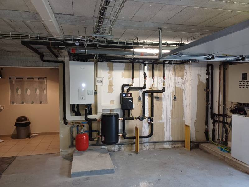 Installation d’une pompe à chaleur air eau Panasonic et d’un kit bizone Thermador pour une transition écologique réussie à Saint-Germain-en Laye dans les Yvelines