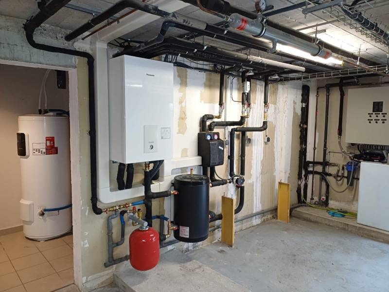 Installation d’une pompe à chaleur air eau Panasonic et d’un kit bizone Thermador pour une transition écologique réussie à Saint-Germain-en Laye dans les Yvelines