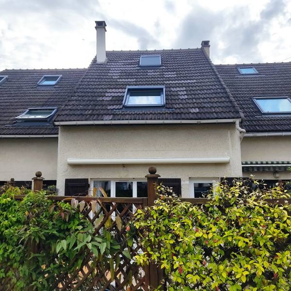 Installation de panneaux solaires Thomson Fullblack à Compiègne : Énergie propre et renouvelable sur mesure