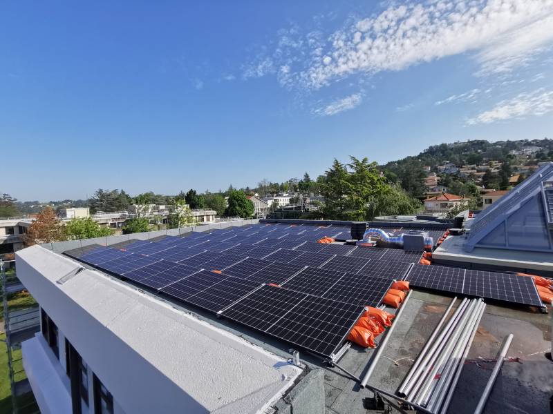 Panneaux photovoltaïques toit plat