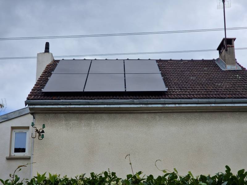 Passez à l'Autoconsommation à Amiens dans la somme : Installation de Panneaux Photovoltaïques AEG et Micro Onduleurs Enphase pour un Avenir Durable et Économique