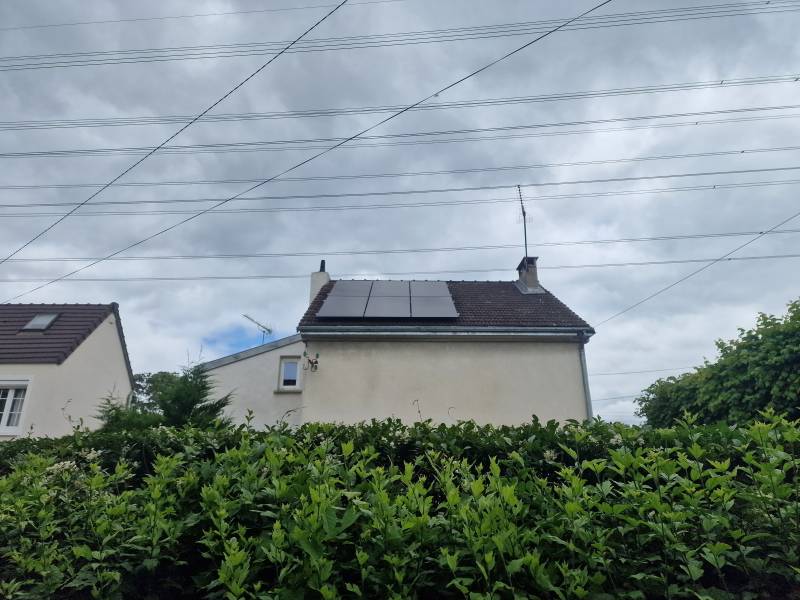 Passez à l'Autoconsommation à Amiens dans la somme : Installation de Panneaux Photovoltaïques AEG et Micro Onduleurs Enphase pour un Avenir Durable et Économique