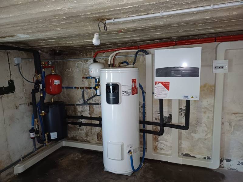 Installation de Pompe à Chaleur Air Eau Ariston à Cergy dans le Val d'Oise