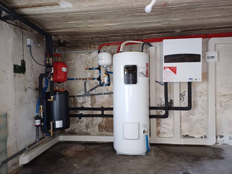 Installation de Pompe à Chaleur Air Eau Ariston à Cergy dans le Val d'Oise