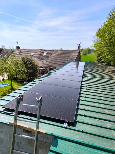 Installation de 12 panneaux photovoltaïques Thomson à Allonnes