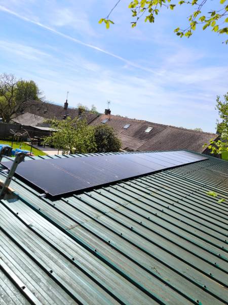 Installation de 12 panneaux photovoltaïques Thomson à Allonnes