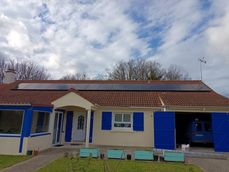 Installation de 15 panneaux photovoltaïques Thomson de 400W avec micro-onduleurs SolarEdge et Modbus à Châteauroux