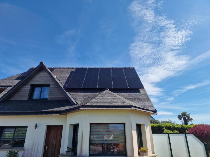 Installation de 12 panneaux photovoltaïques thomson à Carantec