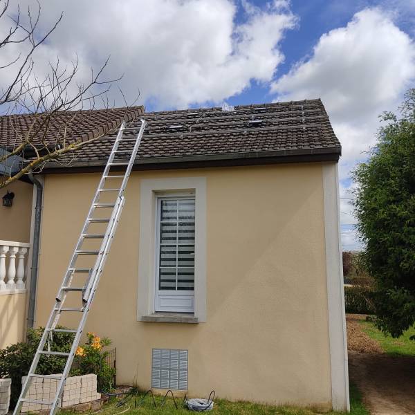 Récente installation de panneaux photovoltaïques Thomson et de micro-onduleurs Thomson Smart I 800 au Mans