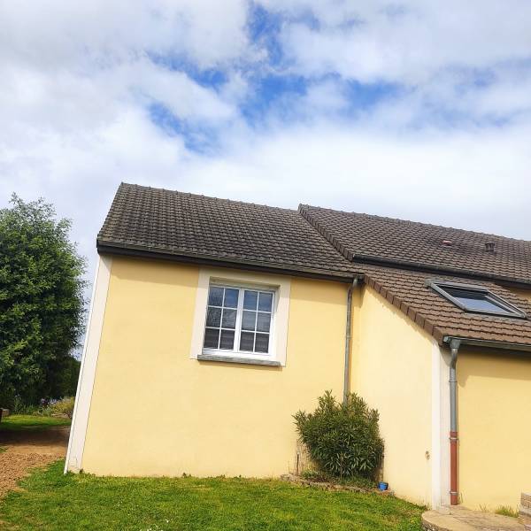 Récente installation de panneaux photovoltaïques Thomson et de micro-onduleurs Thomson Smart I 800 au Mans