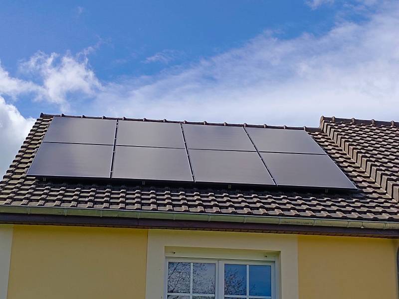 Récente installation de panneaux photovoltaïques Thomson et de micro-onduleurs Thomson Smart I 800 au Mans