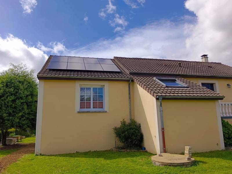 Récente installation de panneaux photovoltaïques Thomson et de micro-onduleurs Thomson Smart I 800 au Mans