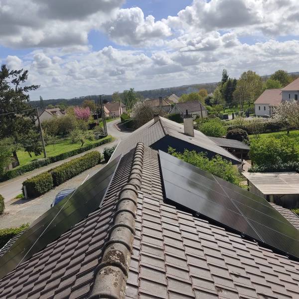 Récente installation de panneaux photovoltaïques Thomson et de micro-onduleurs Thomson Smart I 800 au Mans