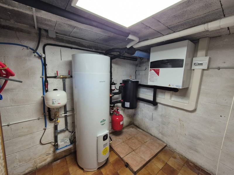 Installation d’un chauffage écologique et économique avec la pompe à chaleur air eau ariston nimbus plus à Montmorency dans le Val d’Oise