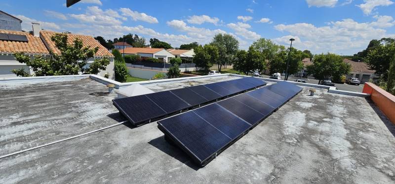 Service de pose de panneaux photovoltaïques La Francilienne sur bac à lester Renusol à Rouen en Seine Maritime