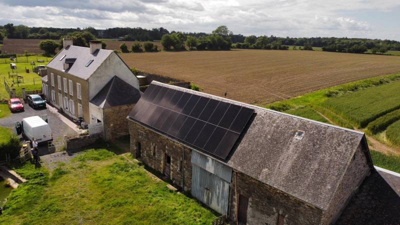 Installation de Panneaux Photovoltaïques à Rouen : Optez pour l'Autoconsommation avec 24 Panneaux AEG 500W et Micro Onduleurs Enphase IQ8HC