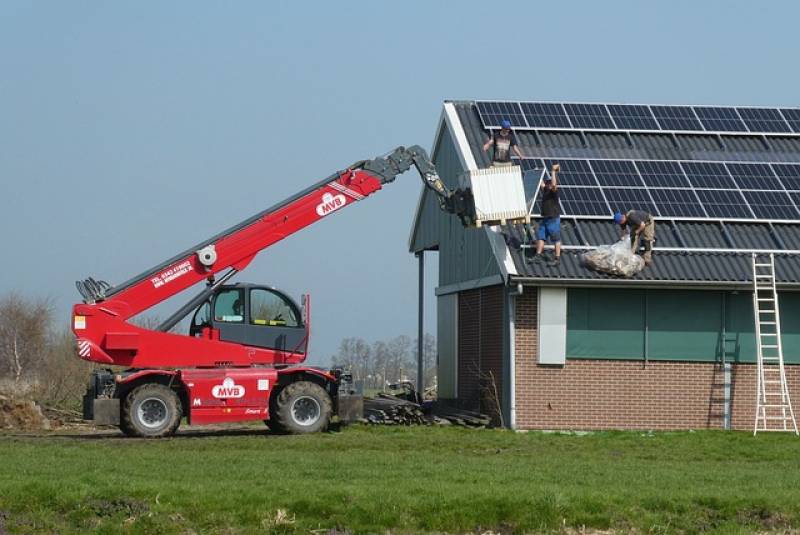 Installation de panneaux solaires sur hangar agricole à Rouen