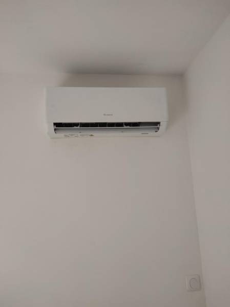 Installation de pompe à chaleur air air gree avec ses splits pular 7 à Caen