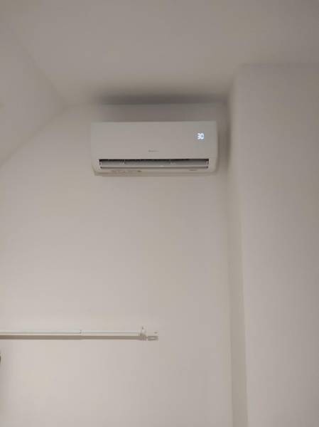 Installation de pompe à chaleur air air gree avec ses splits pular 7 à Caen