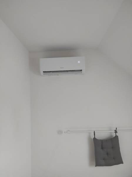 Installation de pompe à chaleur air air gree avec ses splits pular 7 à Caen