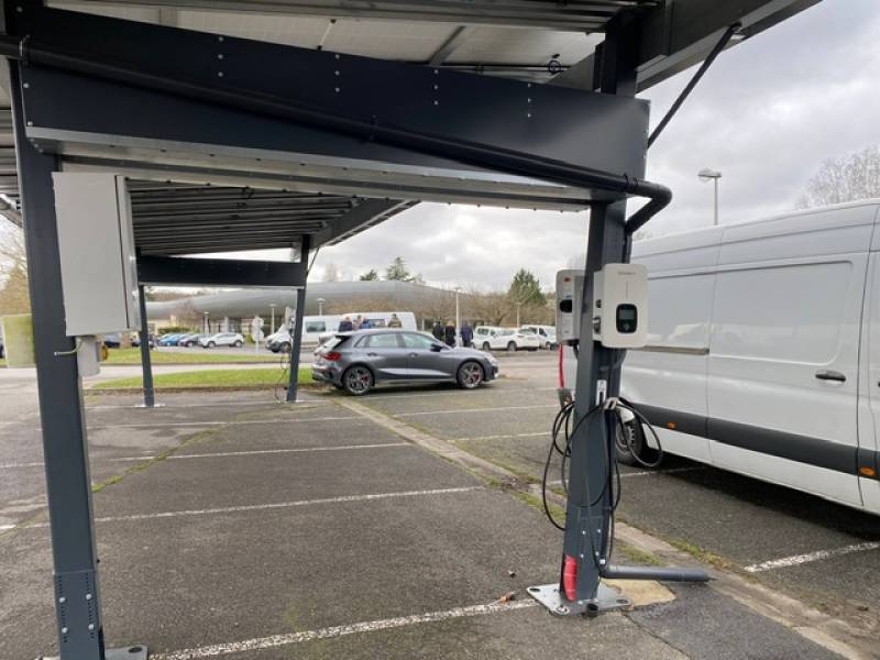 Maximisez votre potentiel solaire avec une installation de panneaux photovoltaïques sur carport à Creil
