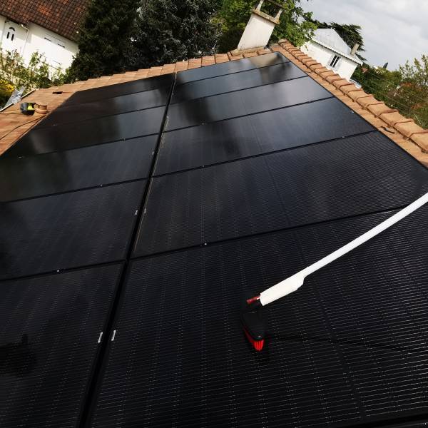 Service de nettoyage de panneaux photovoltaïques en Ile de France